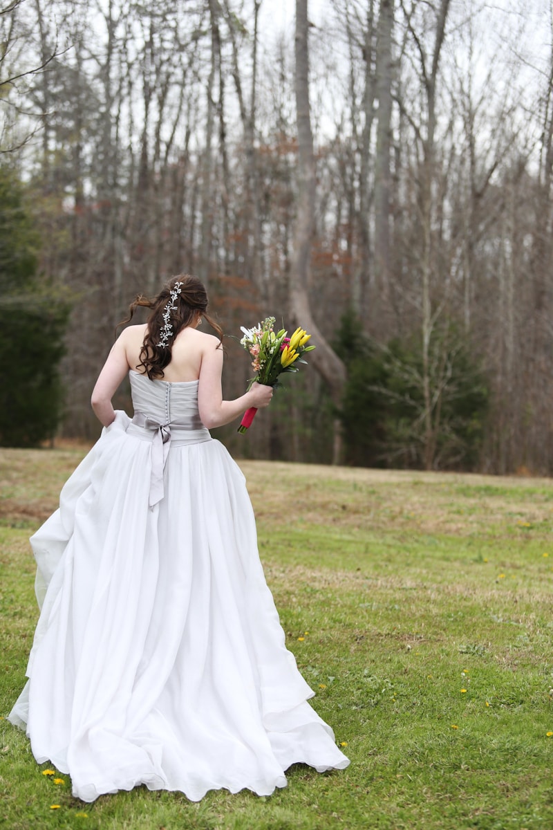 La Scelta dell'Abito da Sposa in Base alla Stagione: Guida Completa